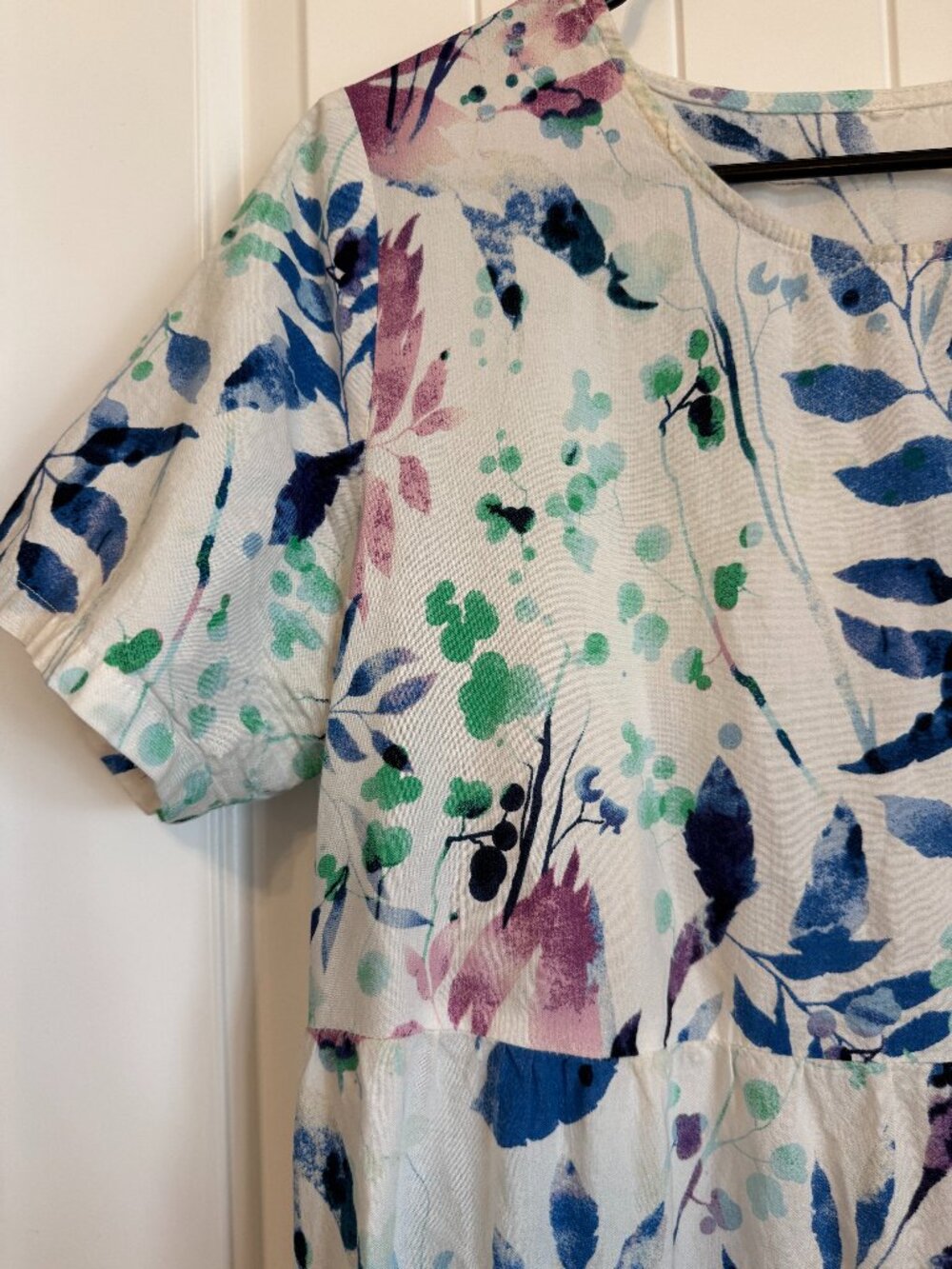White short-sleeve maxi dress with watercolor botanical print - Picture 2 of 5